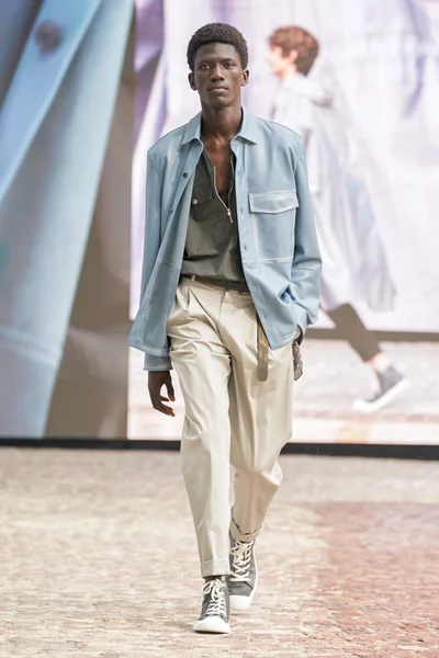 Look 25